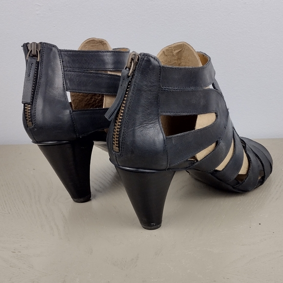 Bandolino Open Toe Sandal Heels - Picture 3 of 8
